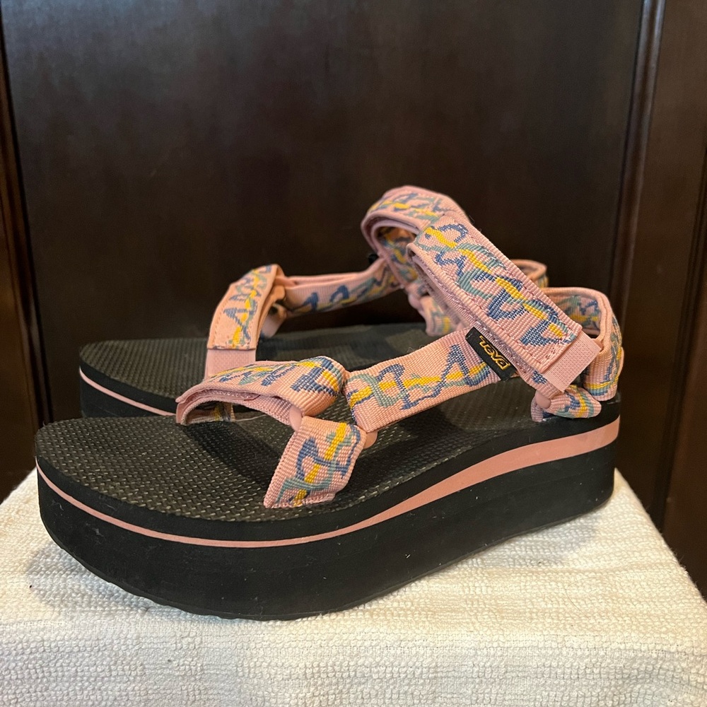 VGUC Teva Flatform Universal Sandals Womens 6 Pink Ziggy Rose Tan Strappy